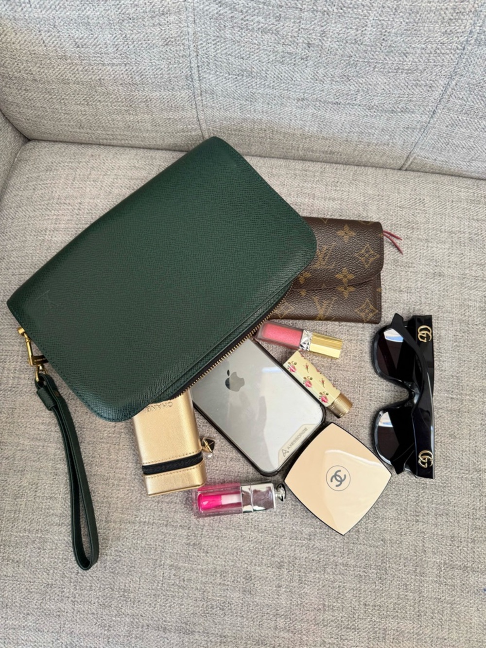 ❌SOLD❌Louis Vuitton Taiga Baikal Pochette Clutch | Epicea Green ✨ - Picture 3 of 17